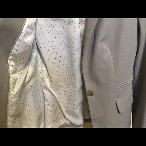 Express women’s skirt suit in light grey - Picture 3 of 6